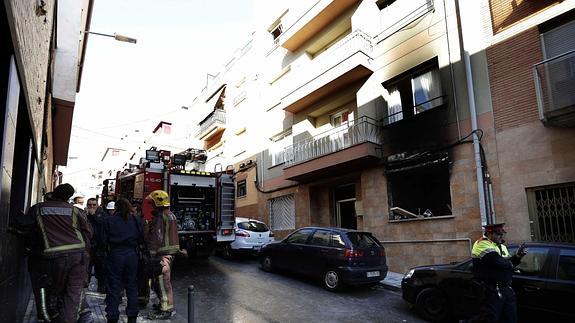 Un muerto y cinco heridos por una explosión en un piso de Barcelona - Las Provincias