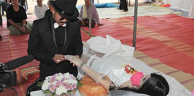 Un tailandés se casa con el cadáver de su novia